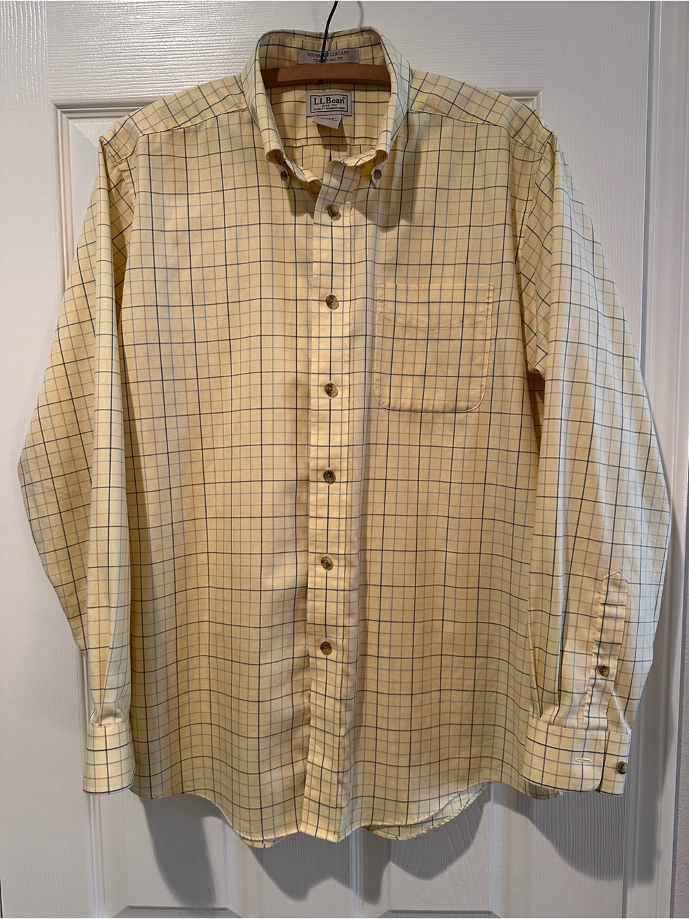 L.L.Bean Wrinkle Resistant Traditional Fit Button Down Shirt – Men’s M Regular